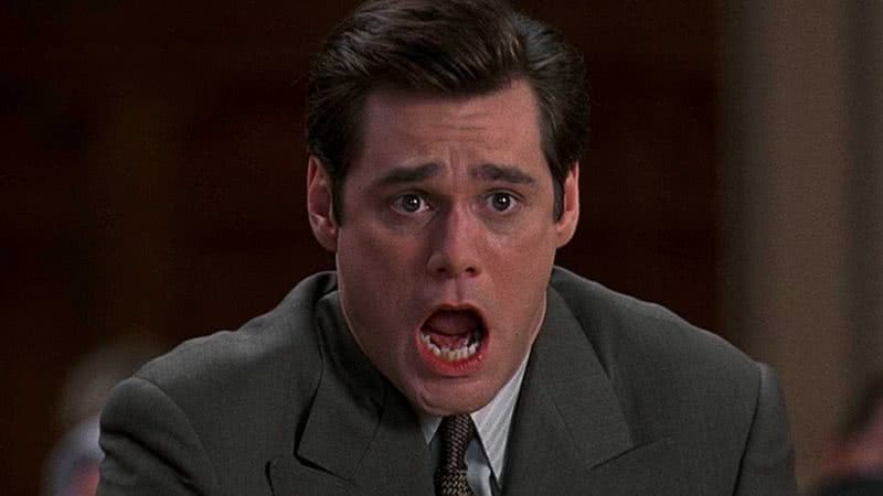 Jim Carrey em cena do filme O Mentiroso (1997) - Divulgação/Universal Pictures