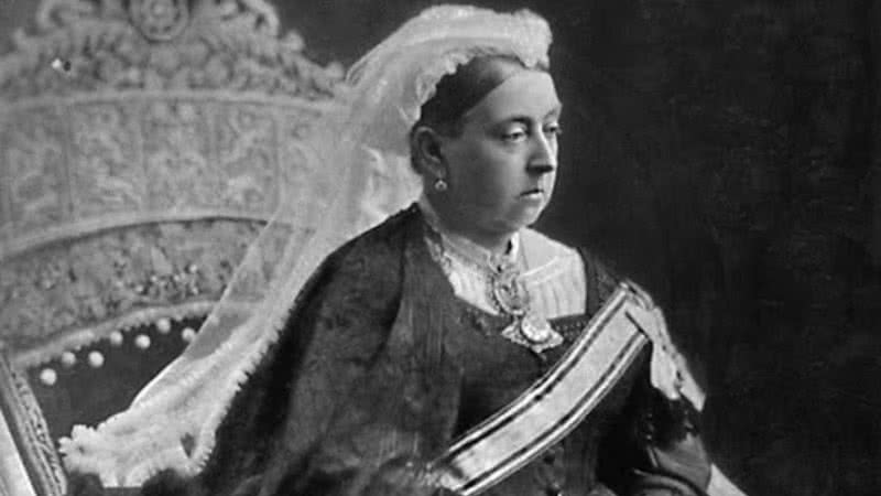 Rainha Vitória em vestes pretas - Wikimedia Commons