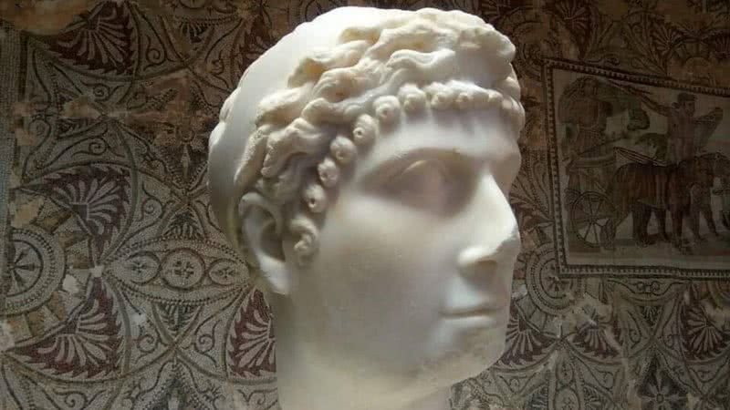 Busto de Cleópatra Selene II, filha de Cleópatra e Marco Antônio - Wikimedia Commons