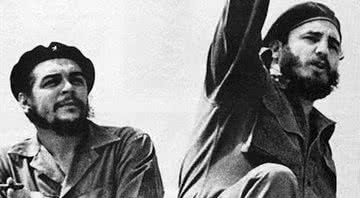 Che Guevara (à esq) e Fidel Castro (à dir) - Wikimedia Commons