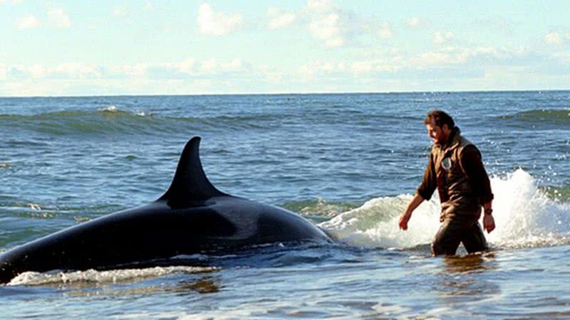 Roberto Bubas fotografado ao lado de orca - Divulgação/El Chubut