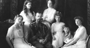 A família Romanov no Palácio de Livadia, em 1913 - Domínio Público/Hermitage Museum