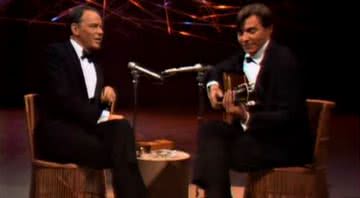 Frank Sinatra e Tom Jobim durante apresentação da canção "Garota de Ipanema" - Divulgação / vídeo / YouTube / Frank Sinatra