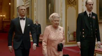 Elizabeth II em cena com o ator Daniel Craig - Divulgação / vídeo / Youtube / Olympics