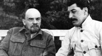 Lenin e Stalin em setembro de 1922 - Domínio público/Maria Illyinichna Ulyanova