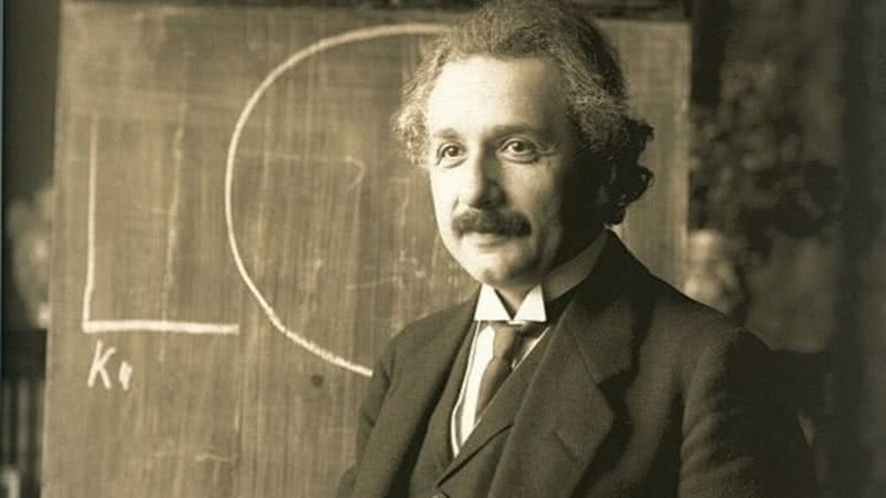 Fotografia do físico Albert Einstein - Wikimedia Commons