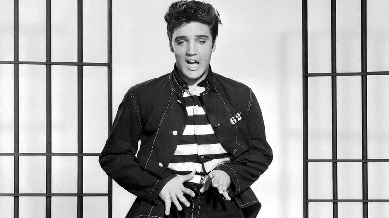 Elvis Presley contracenando no filme 'Jailhouse Rock' - Metro-Goldwyn-Mayer/Wikimedia Commons