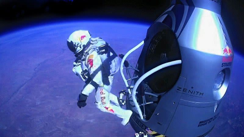 Felix Baumgartner no momento do salto estratosférico - Divulgação / Red Bull
