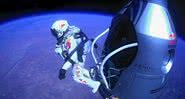 Felix Baumgartner no momento do salto estratosférico - Divulgação / Red Bull