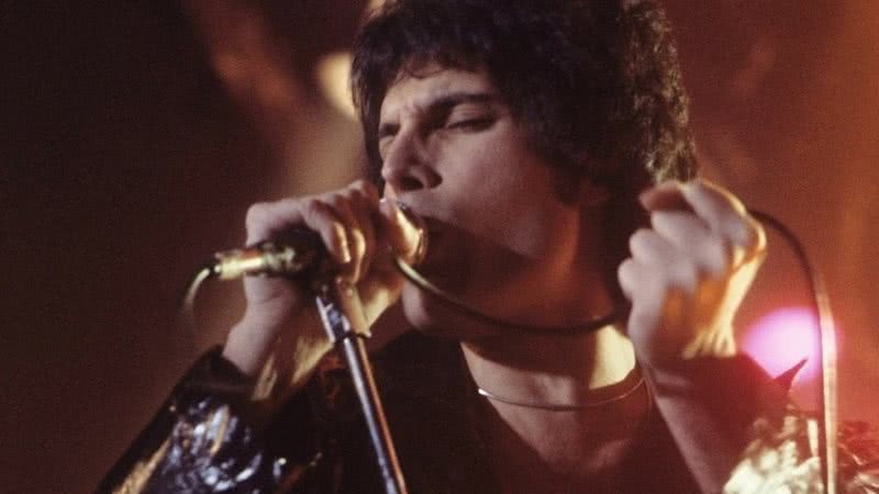 Freddie Mercury durante um show
