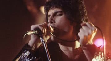 Freddie Mercury durante um show - Pixabay