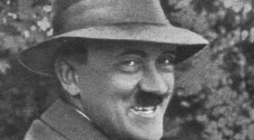 Uma das raras fotografias de Adolf Hitler sorrindo - Wikimedia Commons