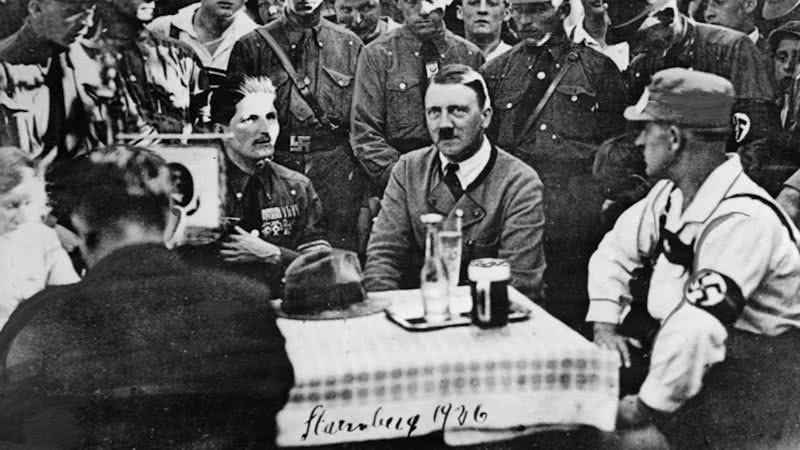 Hitler durante refeição - Divulgação