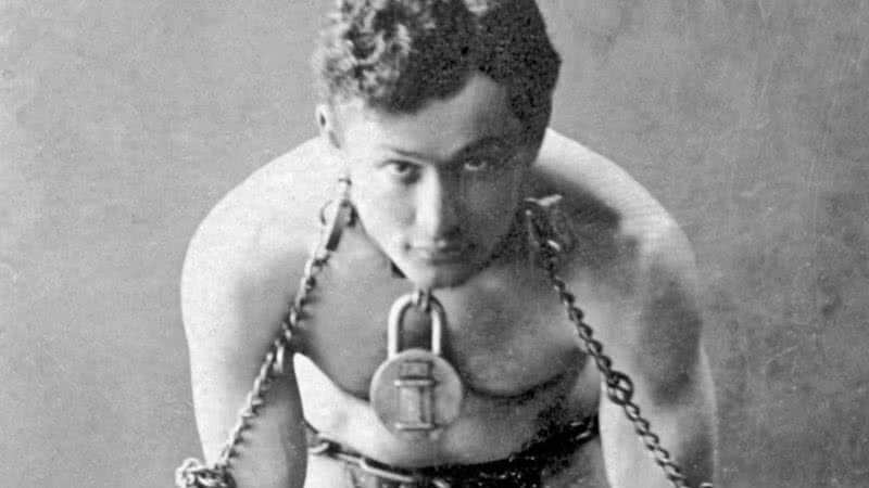 Harry Houdini, famoso ilusionista - Wikimedia Commons