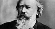 Retrato do músico Johannes Brahms - Domínio Público, via Wikimedia Commons