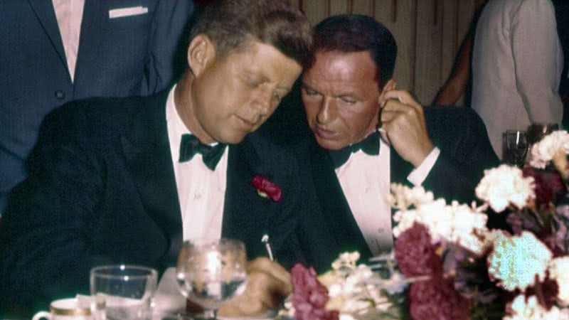 John Kennedy ao lado de Frank Sinatra em Convenção do Partido Democrata, em 10 de julho de 1960 - Via PBS.org