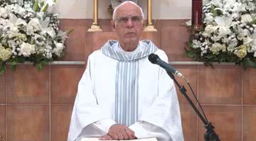 Imagem do padre Júlio Lancellotti em missa - Divulgação/ Youtube/ OArcanjoNoAr/ 31 de maio de 2021