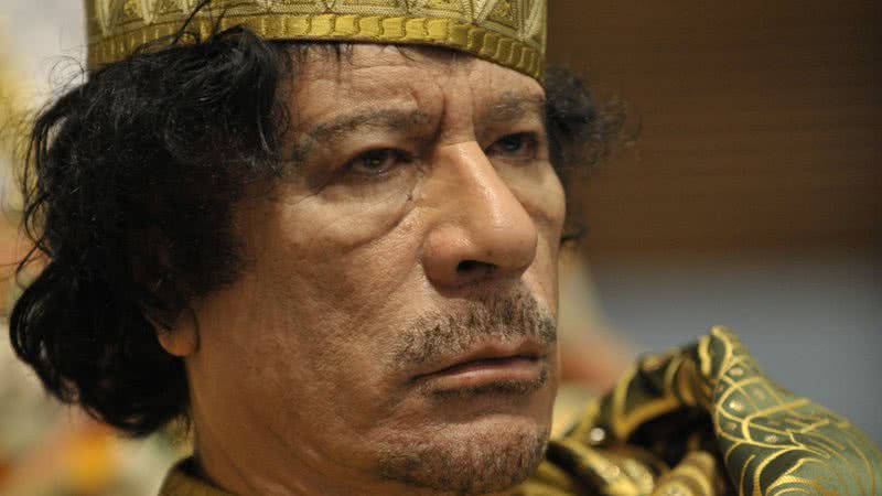 Kadhafi em registro oficial - Wikimedia Commons
