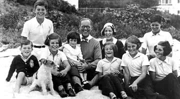 Os Kennedy em foto pessoal - Wikimedia Commons