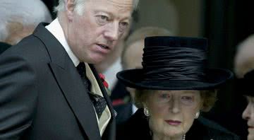 Mark Thatcher ao lado de sua mãe - Getty Images