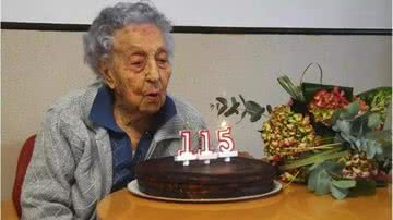 Imagem de María Branyas Morera, em seu aniversário de 115 anos - Reprodução/Twitter/Supercentenaria