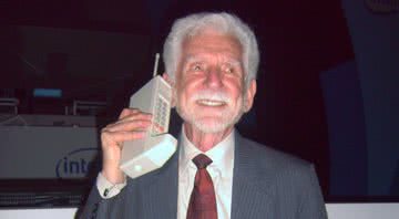 Martin Cooper, considerado o pai do celular - Wikimedia Commons