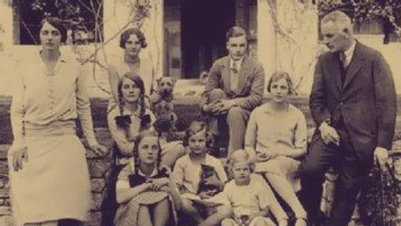 A família Mitford - Wikimedia Commons