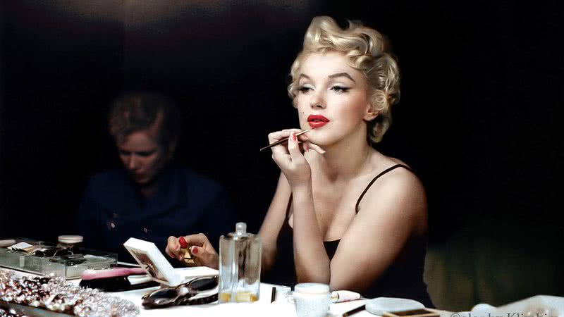 Atriz Marilyn Monroe em imagem colorizada
