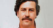 Montagem em plano retrato contendo Pablo Escobar - Licença Creative Commons via Wikimedia Commons