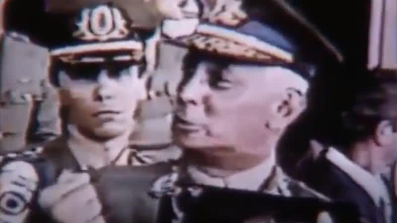 General Newton Cruz durante coletiva de imprensa - Divulgação / Youtube / Victor Rotciv