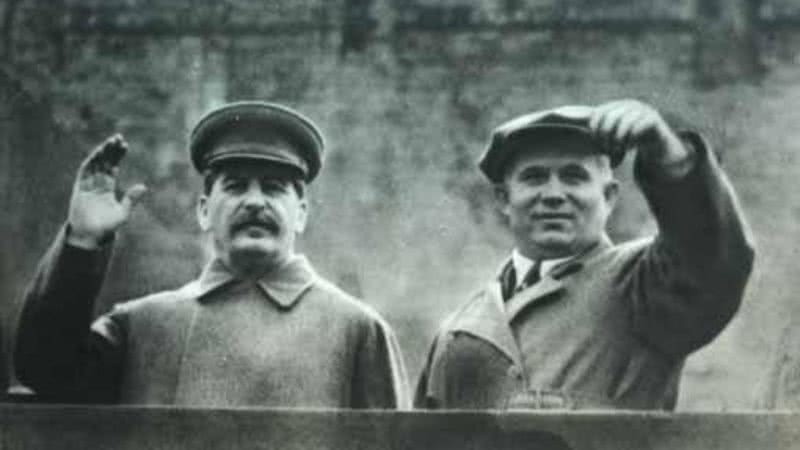 Nikita Kruschev e Josef Stalin - Wikimedia Commons