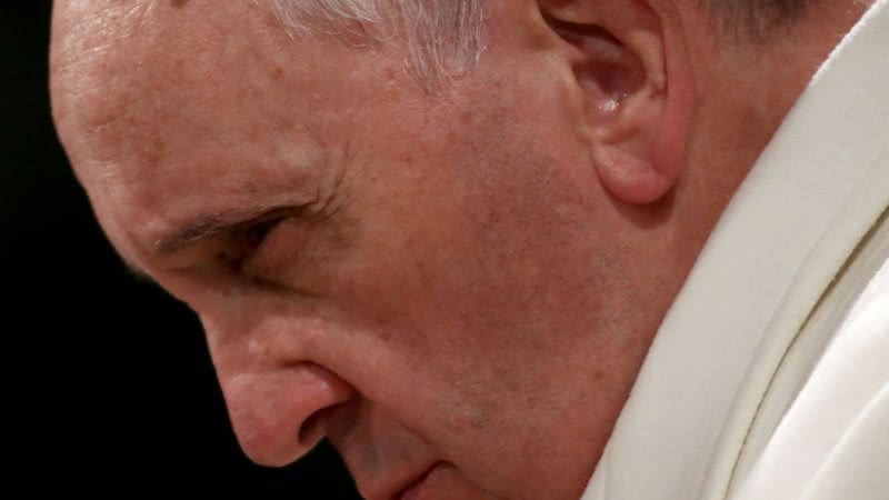 papa Francisco com expressão séria - Getty Images
