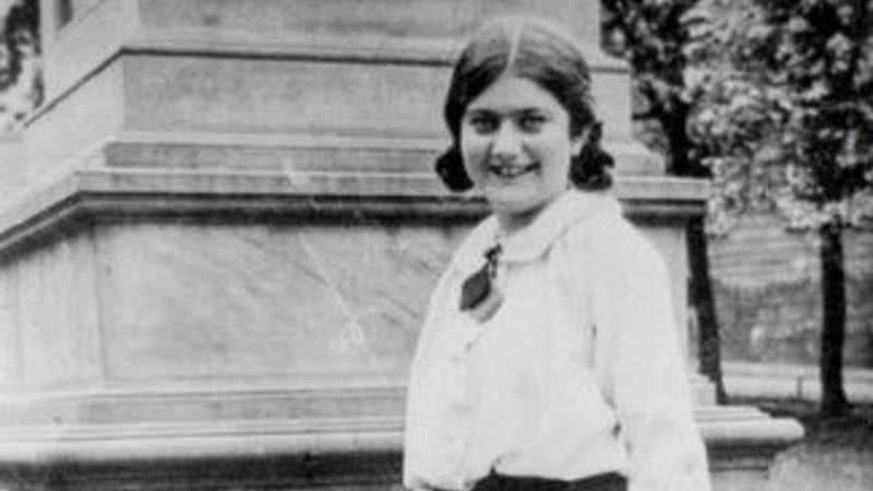 Retrato da jovem judia Renia Spiegel - Wikimedia Commons