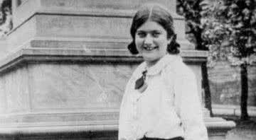 Retrato da jovem judia Renia Spiegel - Wikimedia Commons