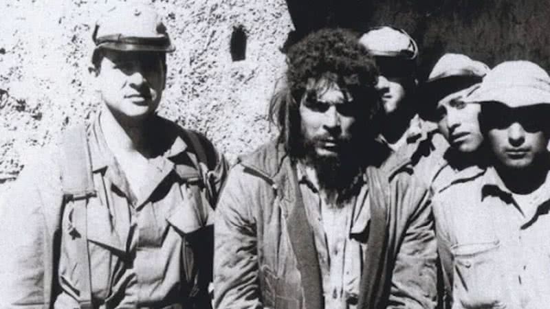 Última fotografia de Che Guevara, com Félix Rodriguéz à esquerda. - Wikimedia Commons