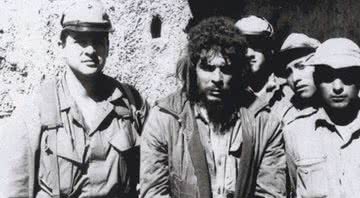 Última fotografia de Che Guevara, com Félix Rodriguéz à esquerda. - Wikimedia Commons