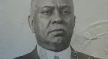 Fotografia de William Ellis em seu passaporte - Site oficial de William Henry Ellis