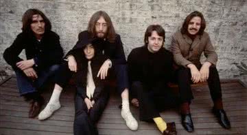Yoko Ono acompanha os Beatles em ensaio fotográfico da banda - Divulgação