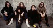 Yoko Ono acompanha os Beatles em ensaio fotográfico da banda - Divulgação