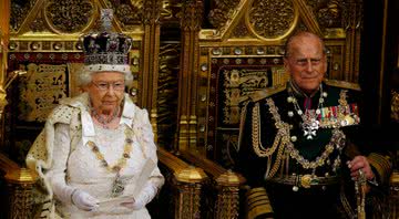 Rainha Elizabeth e Príncipe Philip durante a abertura do parlamento em 2015 - Getty Images