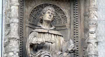 Estátua de Plínio - Wikimedia Commons