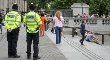 Policiais na cidade de Londres - Pixabay