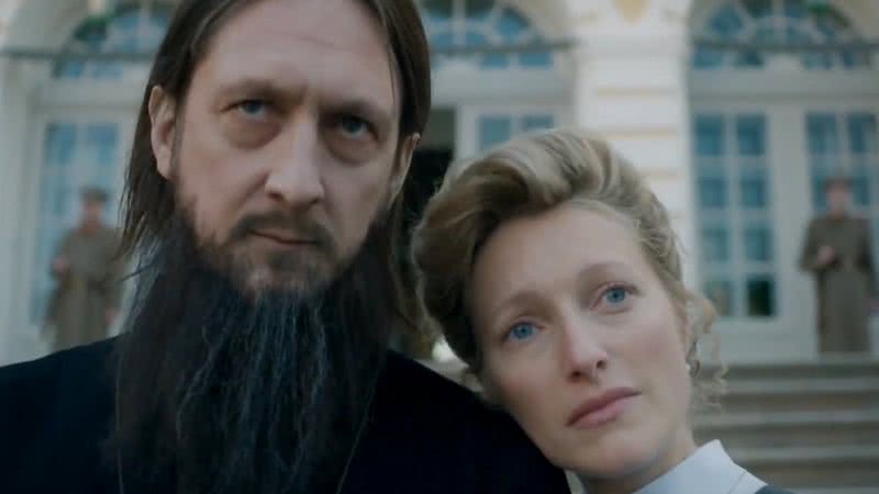 Personagens de Rasputin e Alexandra na série Os Últimos Czares (2019) - Divulgação/Netflix