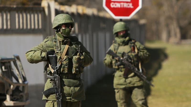 Militares russos em operação na Crimeia - Getty Images