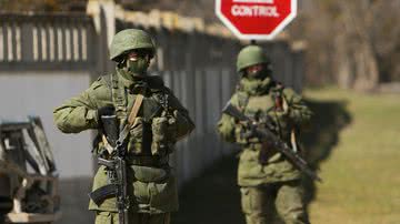 Militares russos em operação na Crimeia - Getty Images