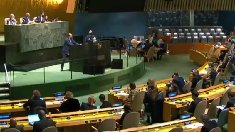 Foto da Assembleia Geral da ONU, discutindo a invasão russa