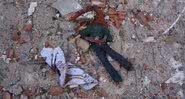 Brinquedo infantil deixado no chão após ataque russo em Kiev - Getty Images