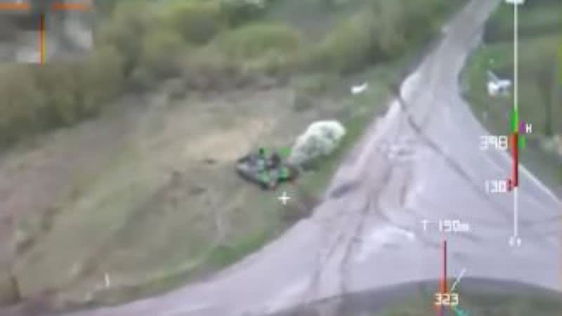 Vídeo mostra ataque contra tanque russo - Divulgação / vídeo / CNN