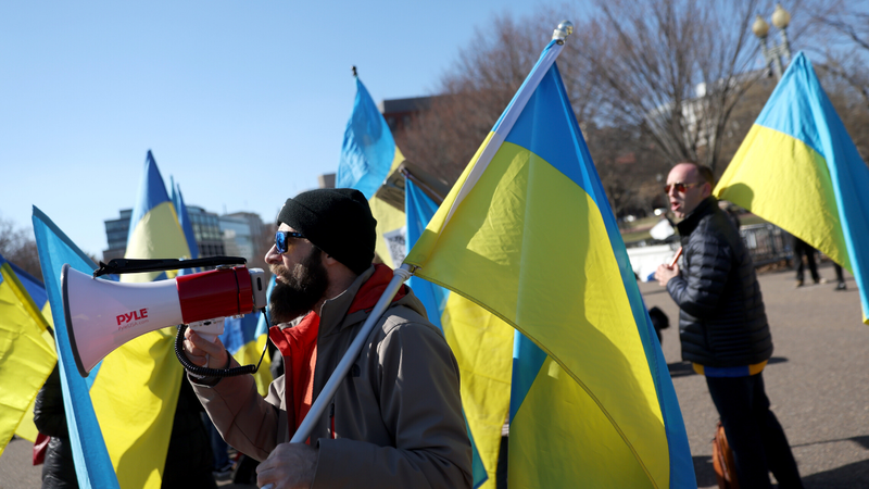 Apoiadores da Ucrânia protestam em frente à Casa Branca (2022)
