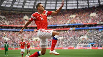 Denis Cheryshev, da Rússia, após marcar o segundo gol durante a Copa do Mundo FIFA 2018 - Getty Images